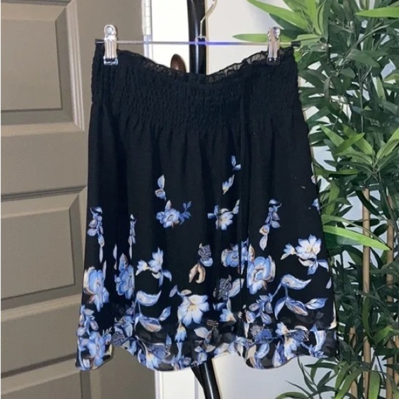 Vibrant Black Floral Circle Skirt| White House Black Market - Picture 4 of 7